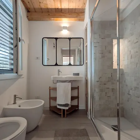 La Casa Sulla Spiaggia, Villa *