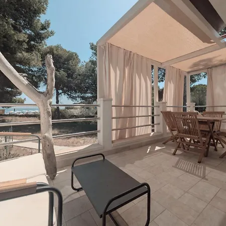 Villa La Casa Sulla Spiaggia, *