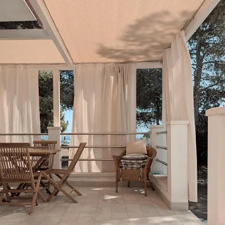 Villa La Casa Sulla Spiaggia, *